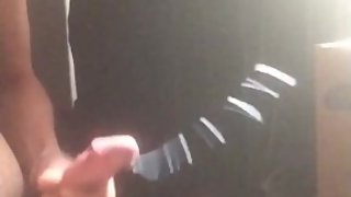 Il se vide et crache des litres de foutre pour sa belle mere