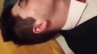 Mlady Asiat byl postrikan na bukake party