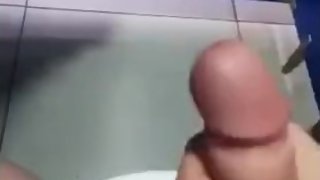 TEEN GUY MASTURBATING IN BUDAPEST PUBLIC TOILET