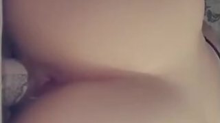 Teen fickt mit einer deo Flasche