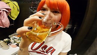 студентка выпила мочу парн€ из стакана. а потом ее выебли