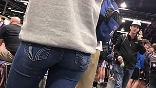 Cute Jeans Ass!