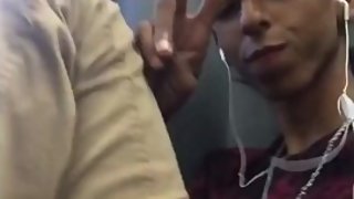 NOVINHO GOZANDO EM PUBLICO