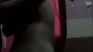 CHICA DEMOSTRANDO SU BELLEZA